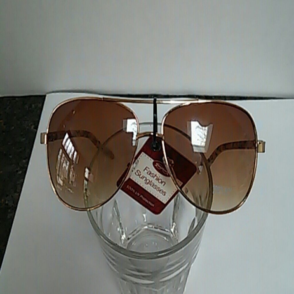 Fashion Aviator Sunglasses NWT.  